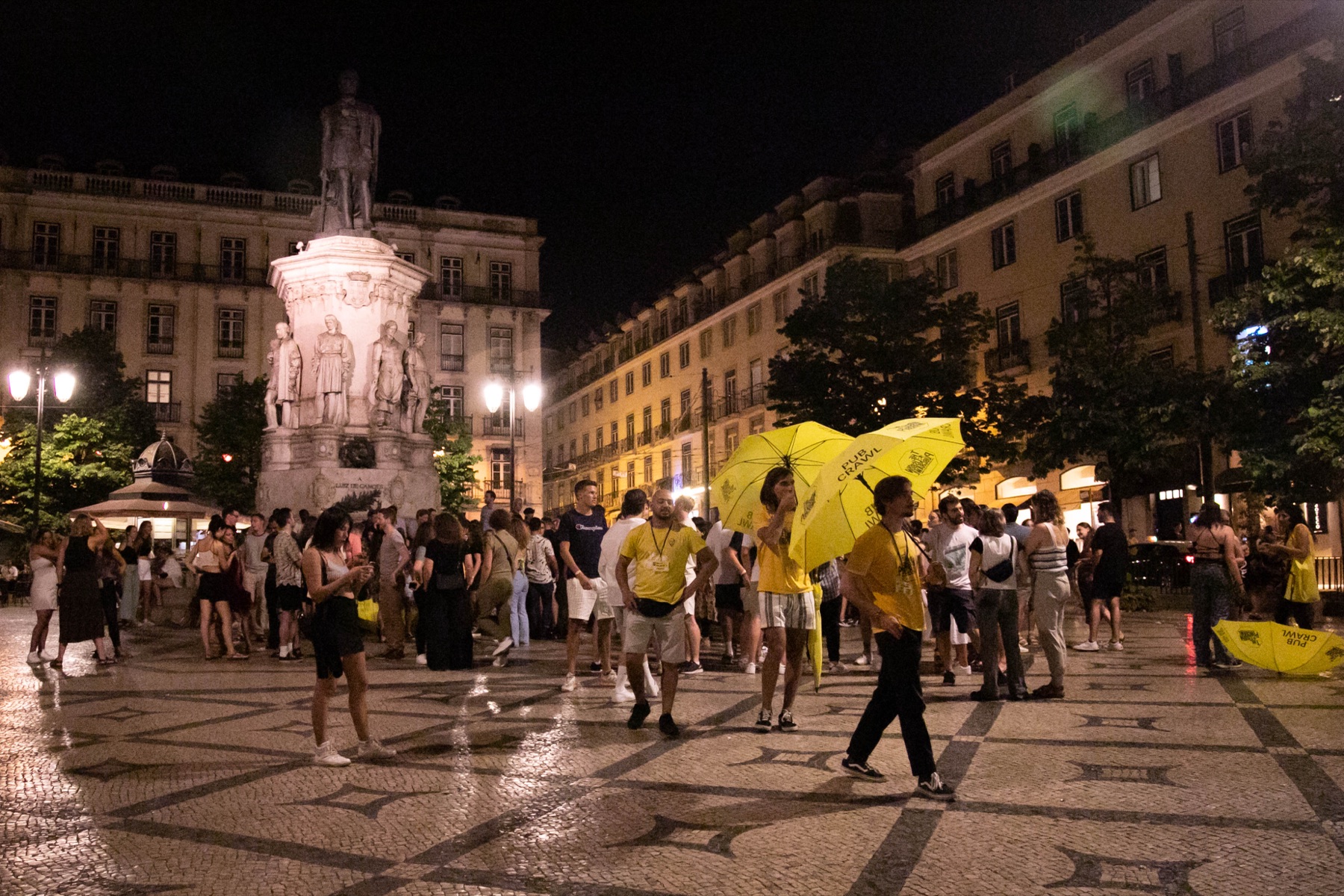 Lisbon Pub Crawl party at night